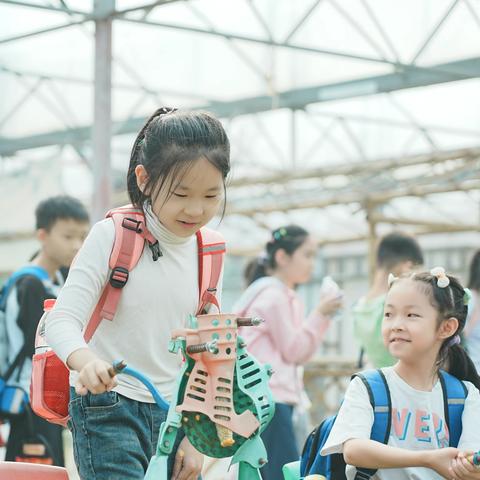 武汉铭新街小学 “忆红色峥嵘 品劳动荣光” 一日研学活动