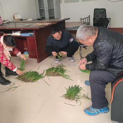 王舍人街道西沙河一村开展“冬至包水饺，邻里共度温馨佳节”活动