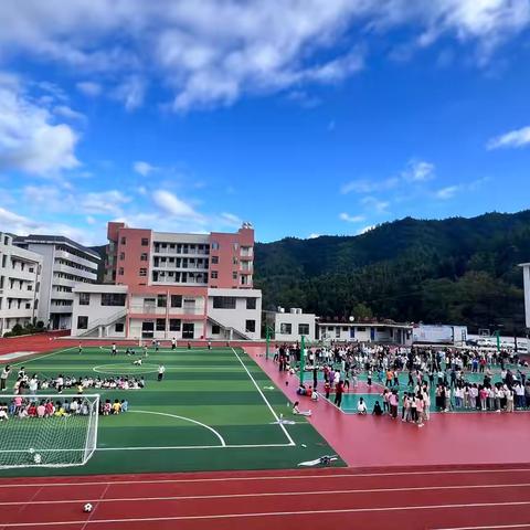 家长讲堂展风采 携手共育助成长