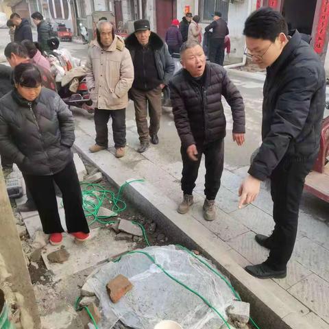 集体修路起纠纷，积极调解促和谐