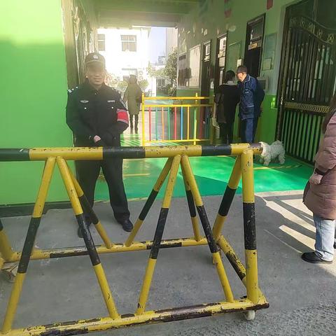 顺河街社区开展巡逻辖区内学校综合治理工作