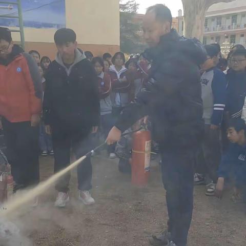 〔洛南县景村中学   消防安全演练〕防患于未“燃”   安全记心间