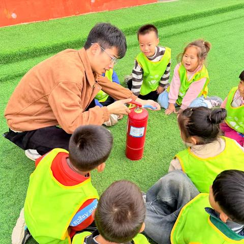 萌娃学消防，安全“童”行护成长——道口铺街道中心学校闫邵屯小学幼儿园消防日活动