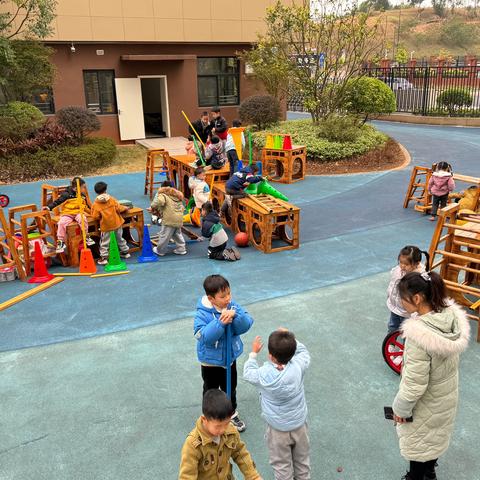 大2201班金字塔攀爬区——搭建趣探