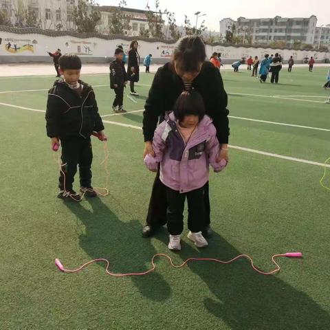 滔河乡直小学一年级“绳”彩飞扬社团