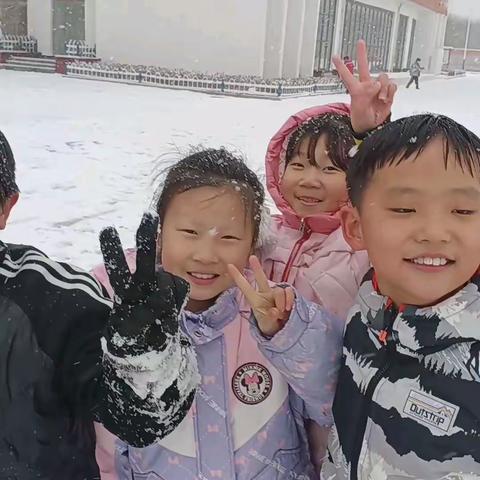 一场雪，美了校园，快乐了师生