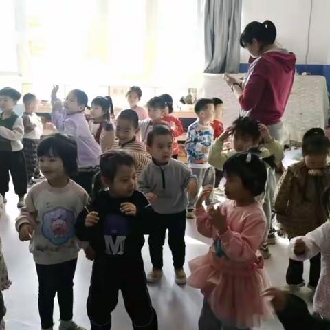 知睿尔幼儿园小二班~三月份第二周活动精彩瞬间