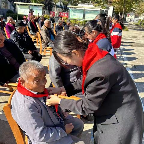 “走进夕阳红，亲近老人心”-----开发区实验小学重阳节走进韩二敬老院活动