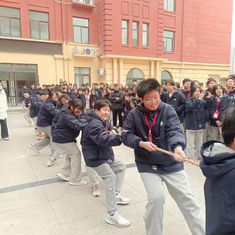 同心聚力 “绳”采飞扬——江河宏桥实验学校九级部拔河比赛