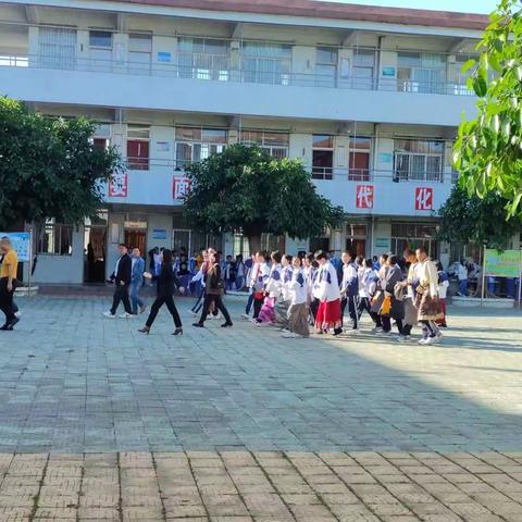 交流促进师生成长，联欢加强民族交融