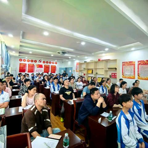 初2302班“家校共育 助力成长”家长会纪实