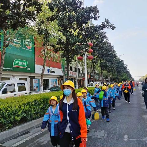 行走的天地课堂————金钥匙巴学园小学部春游研学写生活动