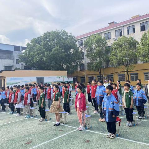 以榜样之光，塑勤学之风，燃奋斗之志——金钥匙巴学园小学部期中表彰会