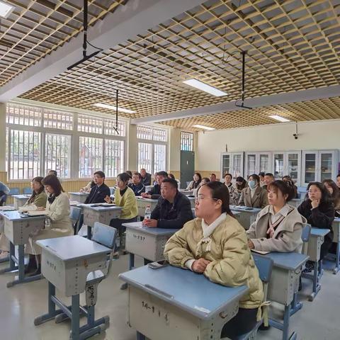 求真务实明差距  凝心聚力促提升——莲都区老竹民族学校2023学年七、八年级期中质量分析会