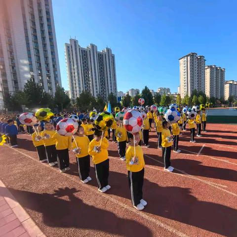 足球少年，勇往直前⚽——新一路小学集团产业新城第一小学二年级二班参加第一届校园足球班级联赛开幕式纪实