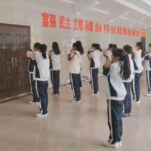 多彩校园，放飞梦想——初2313班元旦文艺汇演小记