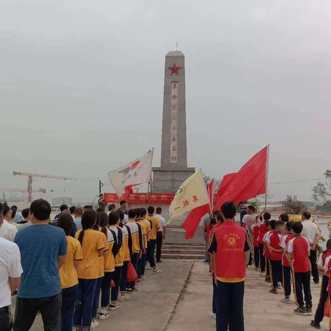 缅怀先烈，祭奠英魂   ——车板一中祭扫烈士墓活动