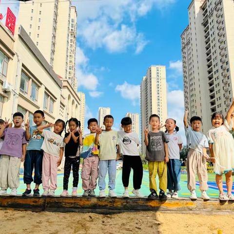 中央城明日之星幼儿园—大二班“咔嚓 框住快乐”