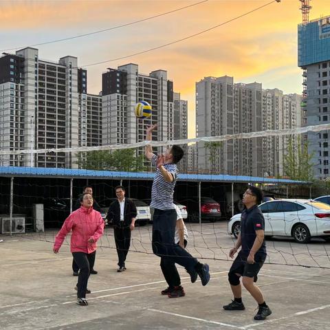 团结拼搏展风采，凝心聚力勇争先—工商银行泗阳支行第二届气排球比赛火热进行中