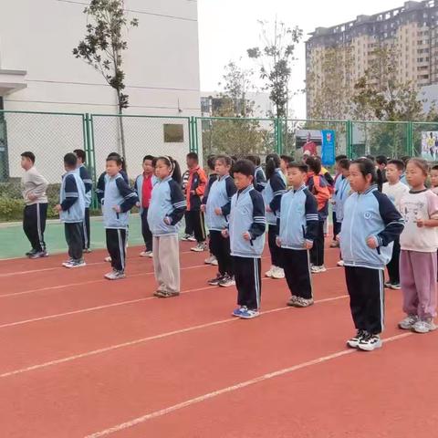 四年级的成长印记：运动会与写真里的时光故事