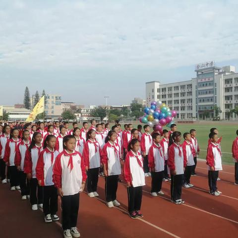 运动展风采，一起向未来！ ——金山中学第27届初一（1）班运动会风采