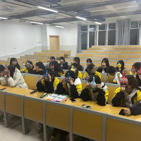 弘扬传统文化 传承民族精神 ——信息工程系“亦雅设”社团开展马勺、漆扇创意制作活动