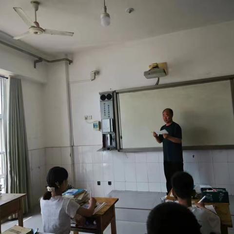 徐建小学—【践行两个假如】之“倾心育桃李 锦旗谢师恩”