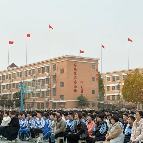 🌈“信念如磐，初心如故；勇毅前行，不负韶华。”✨——郓城县鸿德学校初一、初二年级期中表彰会