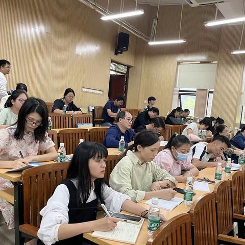 凝“新”聚力 奋楫笃行征新程—记2022-2023学年度南宁高新区新秀教师历史学科教学展示暨2023年高新区信息技术与学科教学深度融合（初中历史）优秀课例点评活动