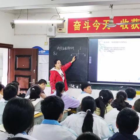 聚焦“青娇”课堂 激扬青春活力 ——卧龙中学成功举办数学“青教赛”