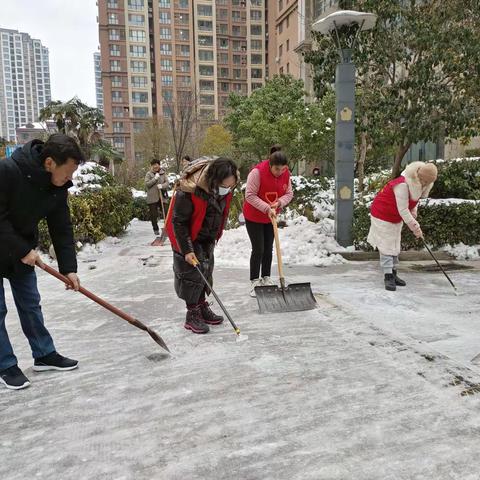 金耀街道祥和社区网格员协助社区开展清扫积雪、反诈骗宣传、油烟净化器排查工作