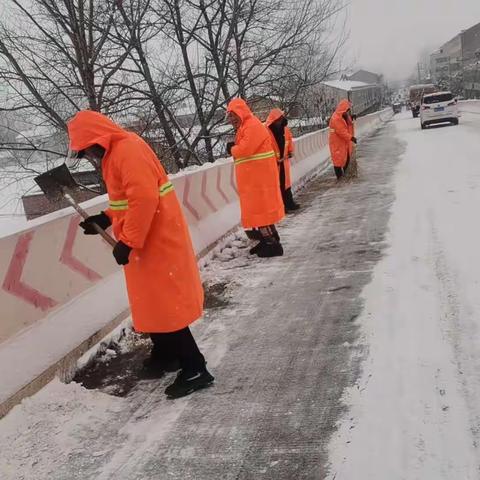 顶风冒雪       保障通行