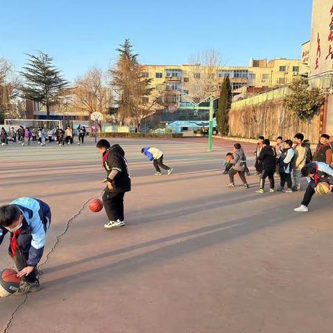 崤崡小学篮球社团总结