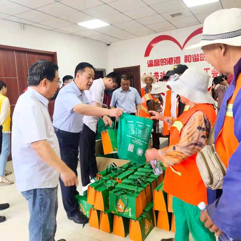 泗县农业银行开展“情暖驿站 粽情飘香”户外劳动者关爱活动