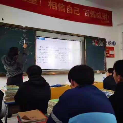 推门听“真”课 静心思良策 ——记丰城市龙光学校“推门课”教研活动（一）