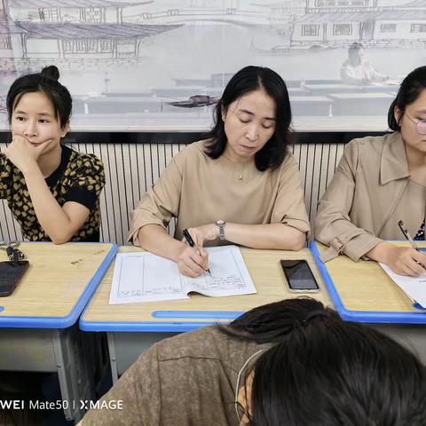 展现教学风采 提升教育质量 ——丰城市龙光学校初中部新进教师公开课活动