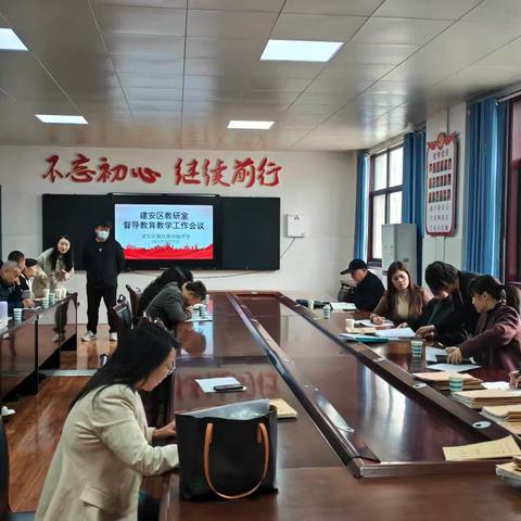 专业引领促提升 精准指导明方向——建安区教研室到魏风路初级中学开展教育教学督导工作