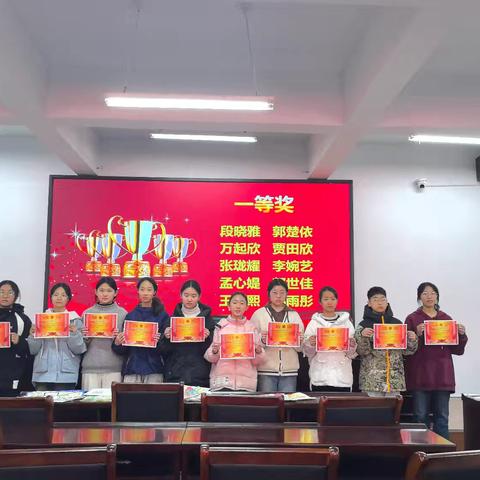 以笔绘爱，以言传情——七年级道德与法治“爱要这样来表达”手抄报比赛活动纪实