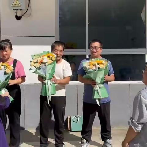 送你一朵小红花，献给默默耕耘的你！——京北热力团支部组织  开展“教师节”系列活动