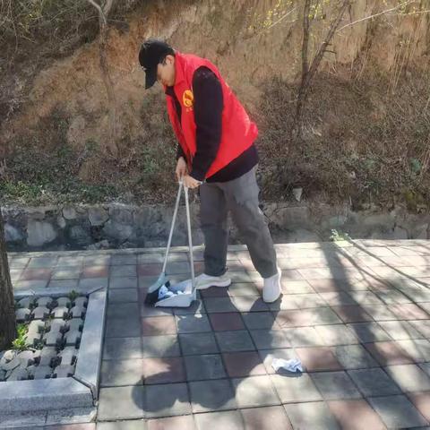 珍爱地球，人与自然和谐共生