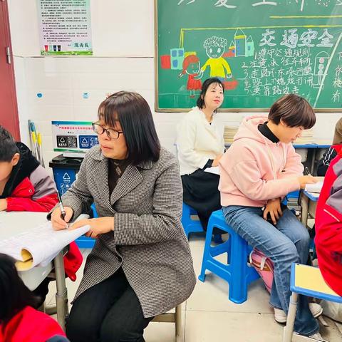 常规听课促成长，关注课堂求质量