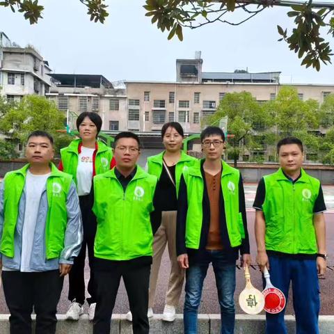 286班护航记 ‍秋晨暖意浓，平安上学路  ‍