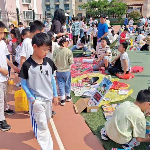 童心筑梦·快乐交换—— 军民小学二年级三班六一跳蚤市场活动精彩回顾