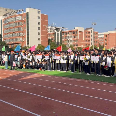 金秋逐梦，青春飞扬