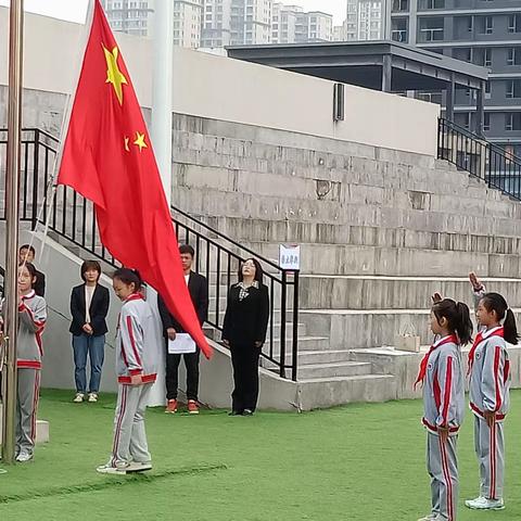 【未央教育】西安市东元路学校第八周升旗仪式风采展  ——继承中华传统美德，树尊老爱老敬老新风气！