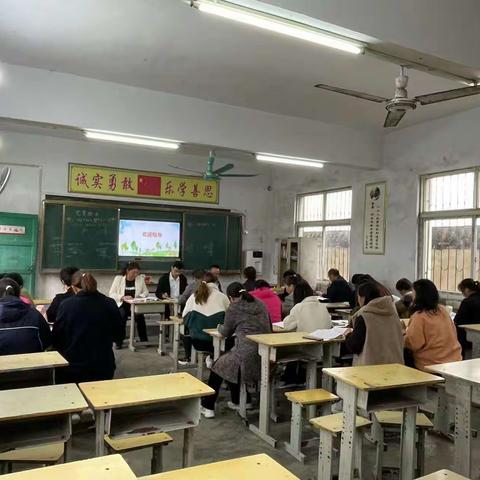 共赏数学之美，共探数学之妙——文渠镇中心校“怎样提高学生的探究兴趣”展开活动