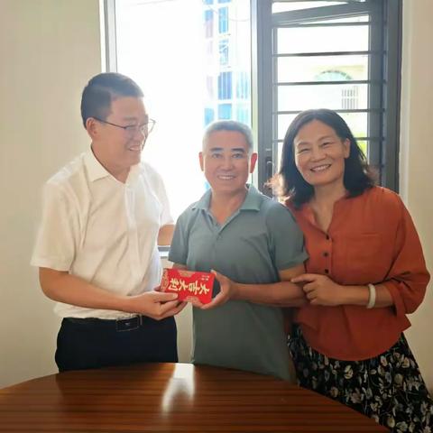 区委办公室开展“八一”走访慰问活动