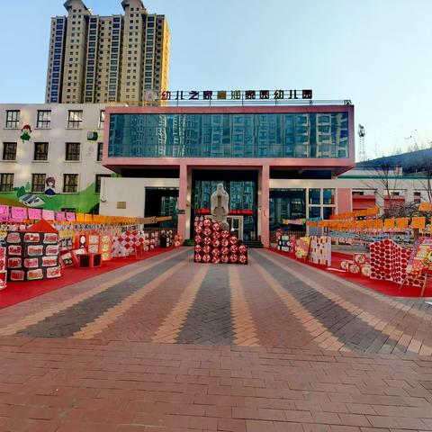 童眼观世界，妙笔绘乾坤”——富润幼儿园学期末迎新年画展活动