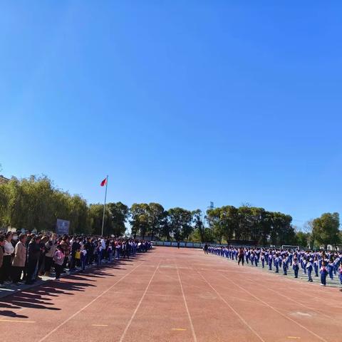 花开有时，携手共育——辽东湾第一小学开展家长会活动