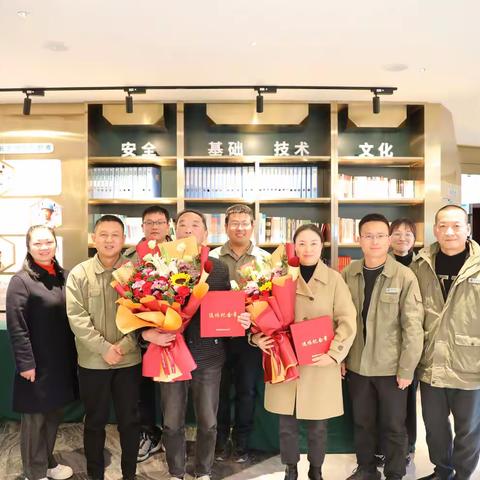 国网随州供电公司检修分公司召开“薪火相传 致敬芳华”青老对话座谈会暨离退休职工欢送会